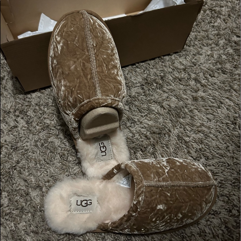 Ugh slippers/Brand new Never worn